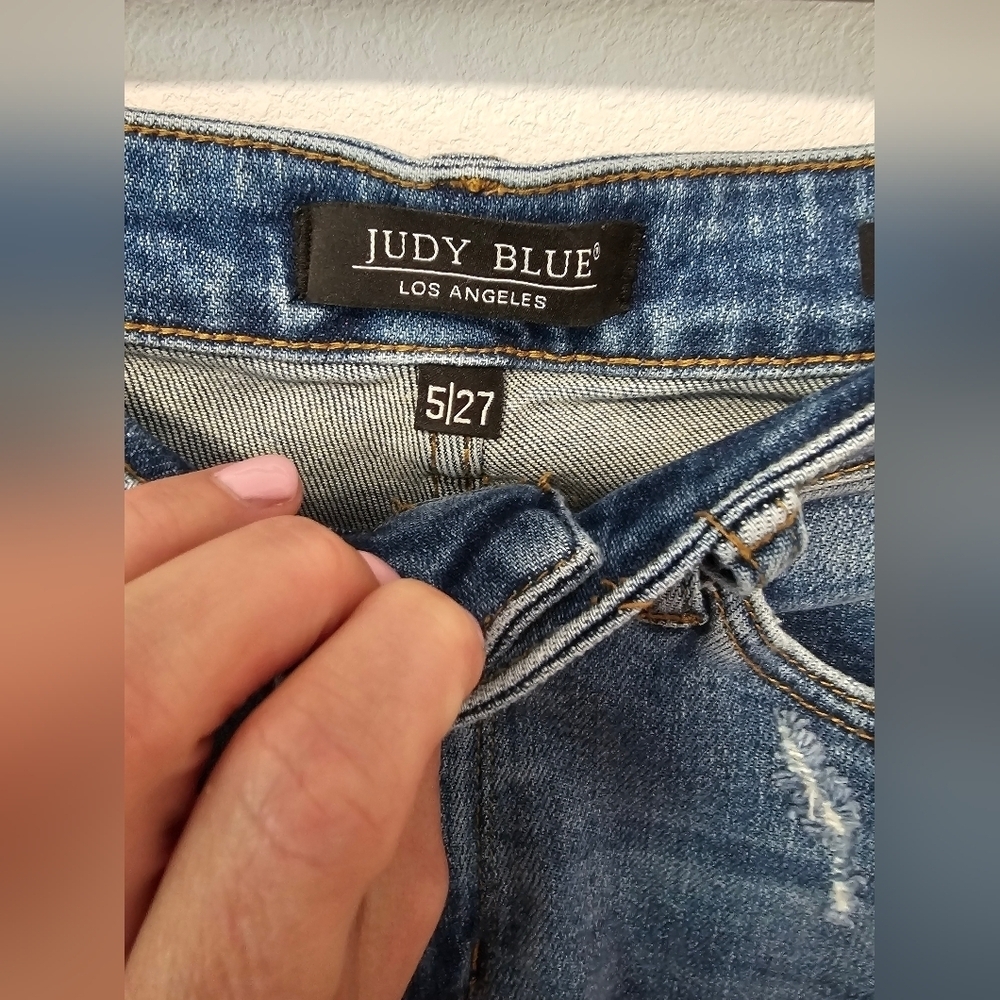 Judy Blue Relaxed Fit Cropped Jean Women's Size 27 or 5 - Picture 3 of 8